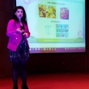 noelias dando charla herbologia